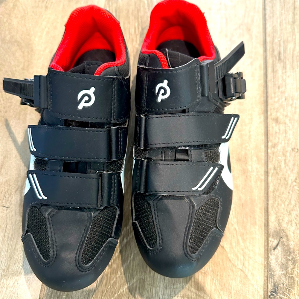 Women’s peloton cycle shoes size 6 US
